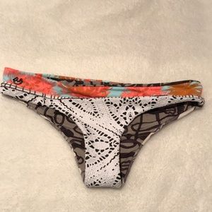 Maaji crochet bikini bottoms NEVER WORN